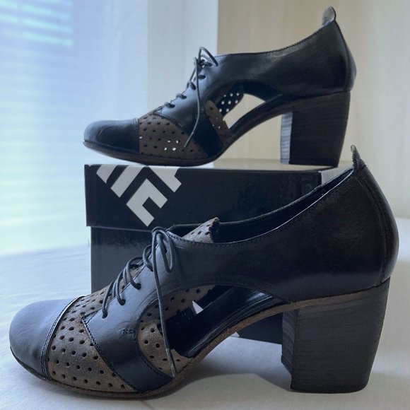 🎉 Gorgeous Italian RETRO VIBE Lace Up Oxford Heels in box Cap Toe 2 TONE US 8.5 - Picture 4 of 11